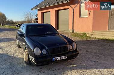 Седан Mercedes-Benz E-Class 1999 в Комарному