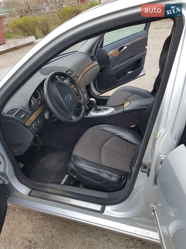 Седан Mercedes-Benz E-Class 2005 в Білгороді-Дністровському