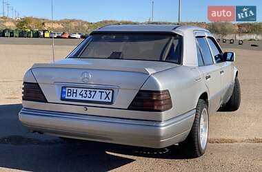 Седан Mercedes-Benz E-Class 1987 в 