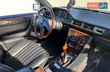 Седан Mercedes-Benz E-Class 1987 в 