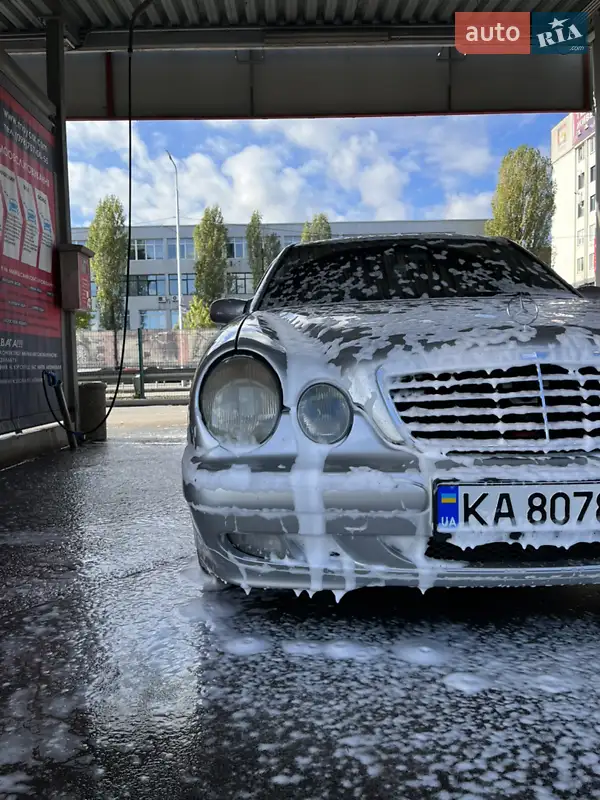 Mercedes-Benz E-Class 2001