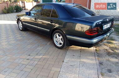 Седан Mercedes-Benz E-Class 1999 в 