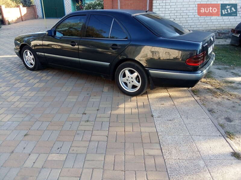 Седан Mercedes-Benz E-Class 1999 в Лубнах