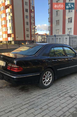 Седан Mercedes-Benz E-Class 1999 в Вараші