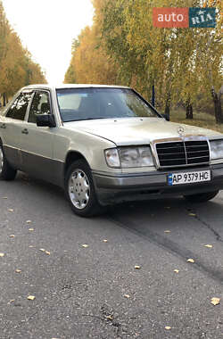 Седан Mercedes-Benz E-Class 1988 в Запоріжжі