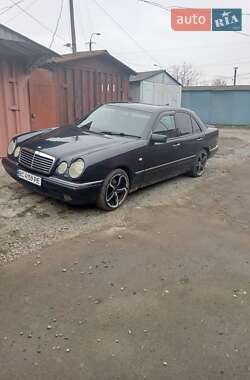 Седан Mercedes-Benz E-Class 1998 в Ровно