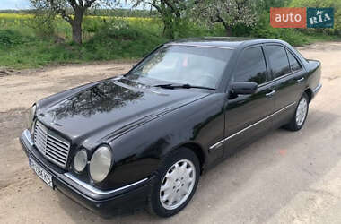 Седан Mercedes-Benz E-Class 1995 в Тульчине