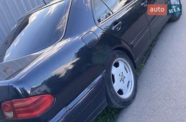 Седан Mercedes-Benz E-Class 2000 в Шполе