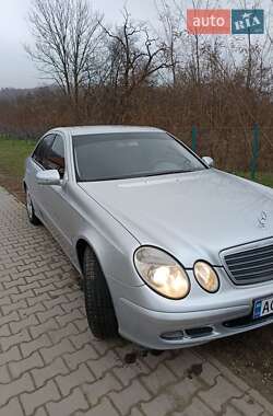 Седан Mercedes-Benz E-Class 2006 в Сваляві