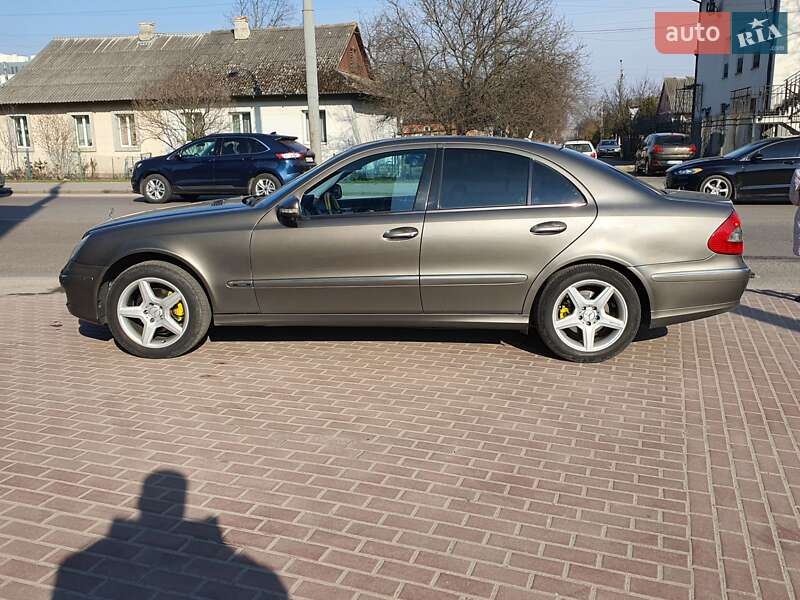 Седан Mercedes-Benz E-Class 2006 в Ровно