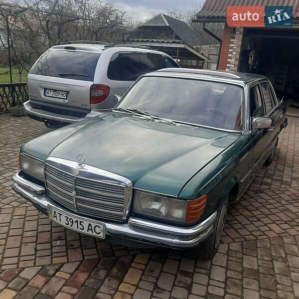 Седан Mercedes-Benz E-Class 1975 в Ивано-Франковске