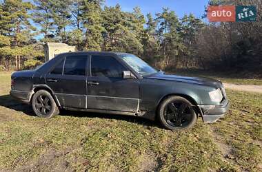 Седан Mercedes-Benz E-Class 1994 в Кременце