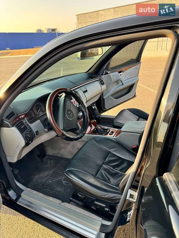 Седан Mercedes-Benz E-Class 1998 в Полтаве