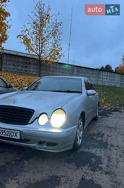 Седан Mercedes-Benz E-Class 2001 в Вараші