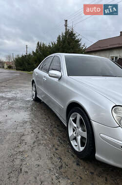 Седан Mercedes-Benz E-Class 2005 в Буську