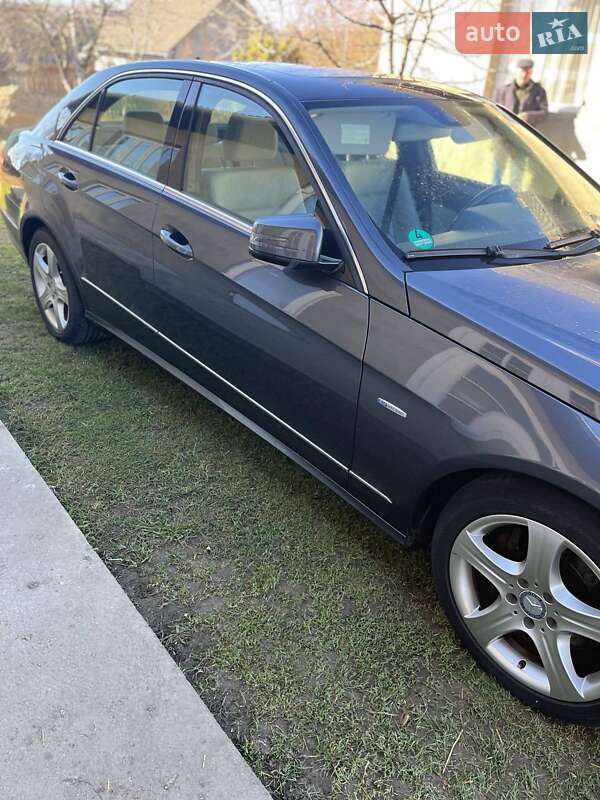 Седан Mercedes-Benz E-Class 2010 в Черновцах