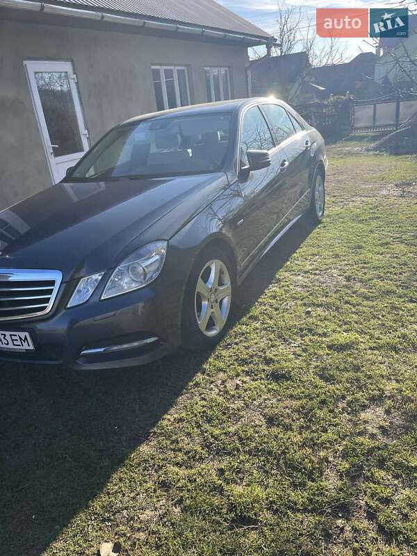 Седан Mercedes-Benz E-Class 2010 в Черновцах
