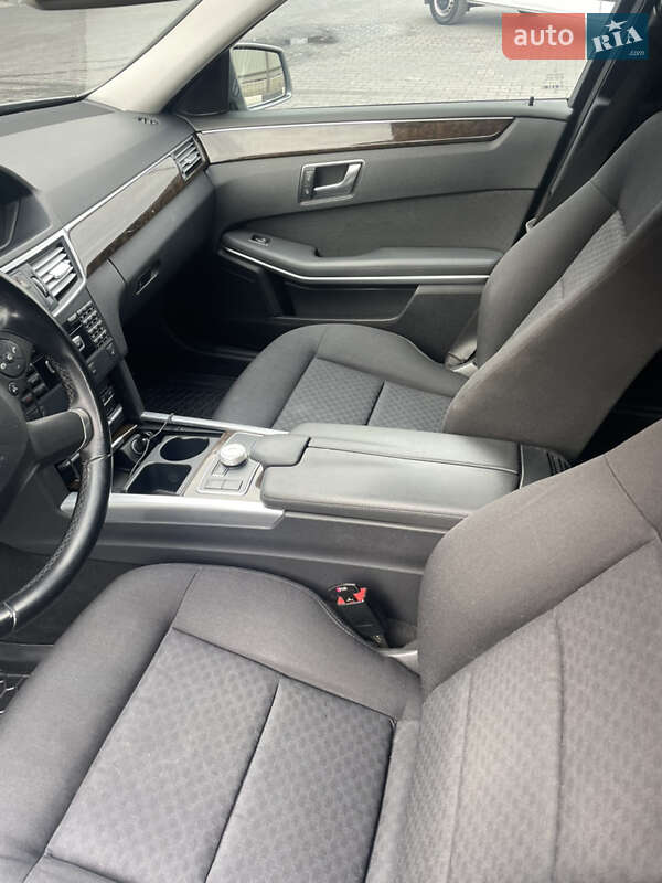 Седан Mercedes-Benz E-Class 2011 в Тернополе