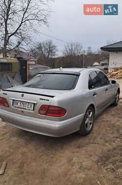 Седан Mercedes-Benz E-Class 1998 в Сарнах