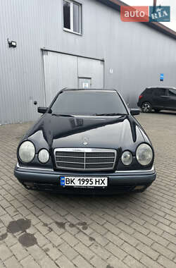 Седан Mercedes-Benz E-Class 1999 в Вараше