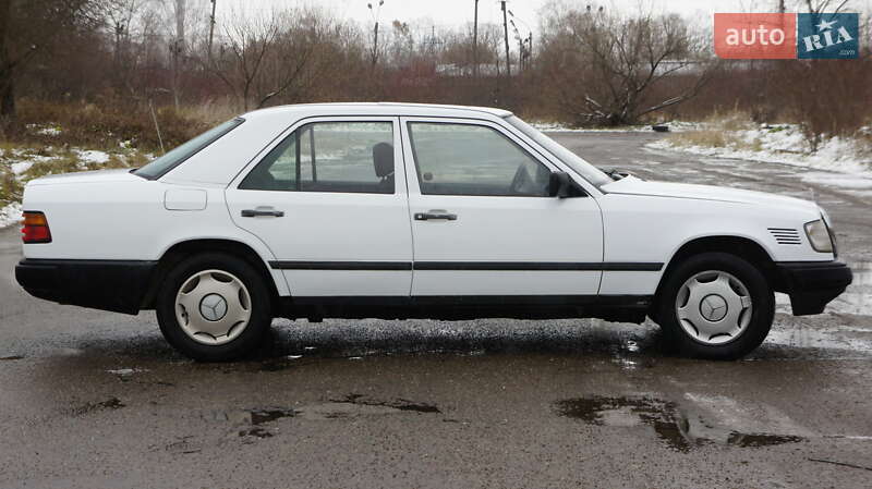 Седан Mercedes-Benz E-Class 1989 в Дрогобичі