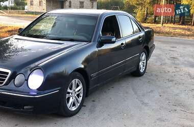 Седан Mercedes-Benz E-Class 2000 в Рокитном