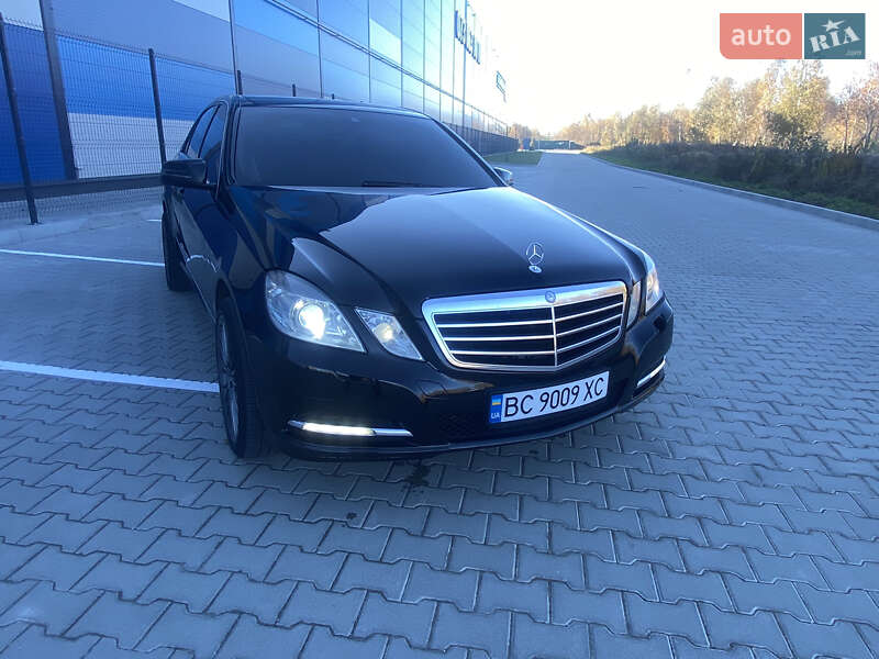 Седан Mercedes-Benz E-Class 2010 в Львове