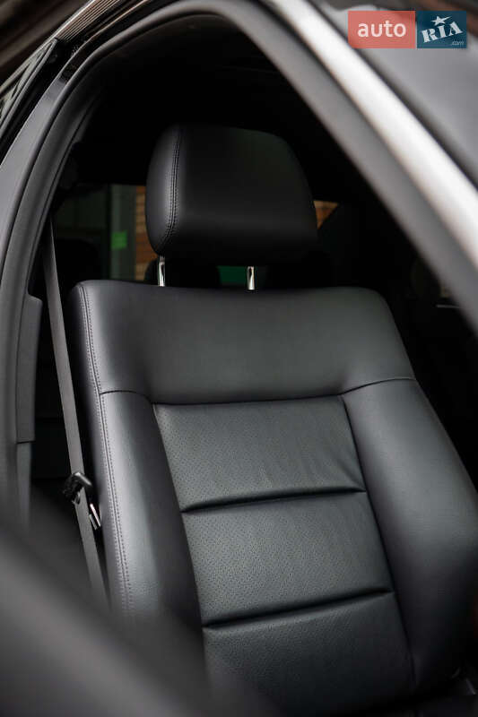 Седан Mercedes-Benz E-Class 2012 в Киеве