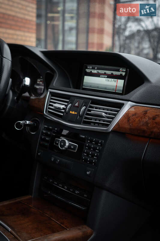 Седан Mercedes-Benz E-Class 2012 в Киеве