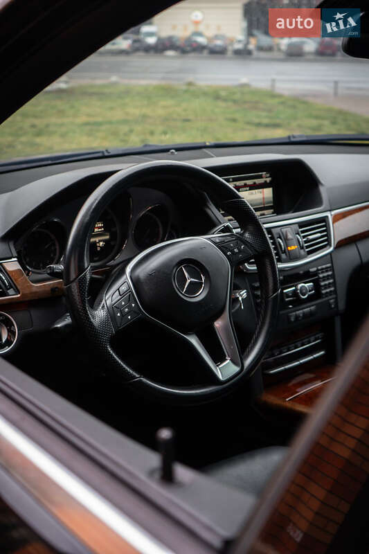 Седан Mercedes-Benz E-Class 2012 в Киеве