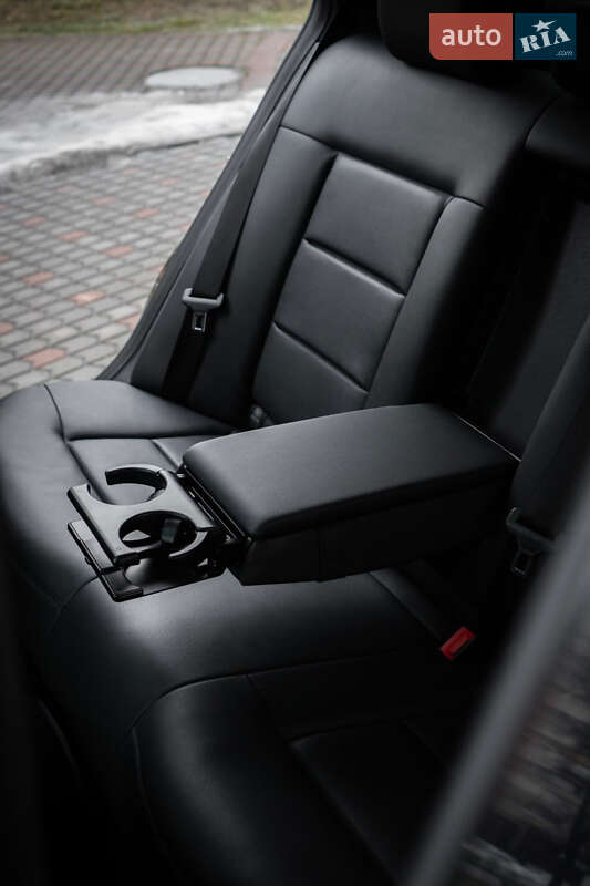 Седан Mercedes-Benz E-Class 2012 в Киеве