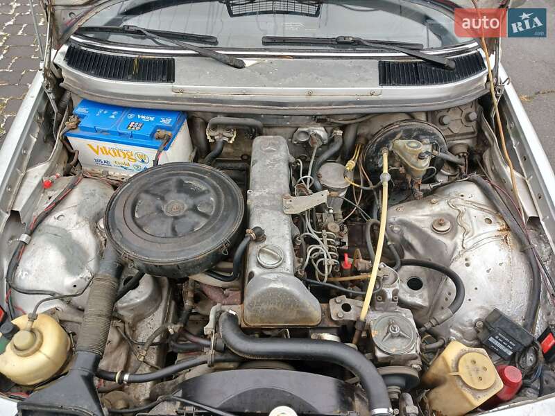 Седан Mercedes-Benz E-Class 1982 в Львове