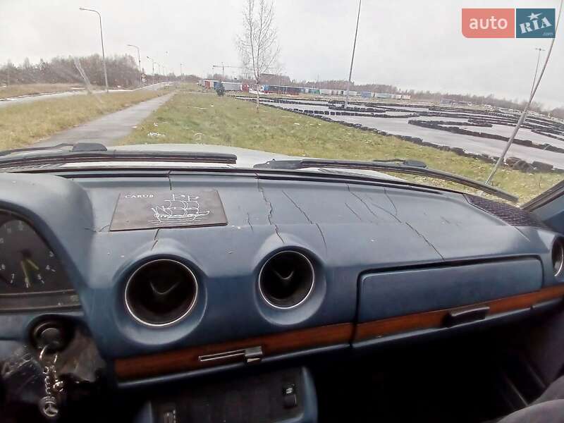Седан Mercedes-Benz E-Class 1982 в Львове