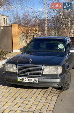 Седан Mercedes-Benz E-Class 1994 в Днепре