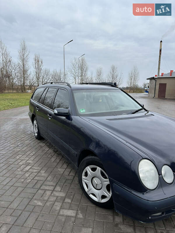 Универсал Mercedes-Benz E-Class 2001 в Нововолынске