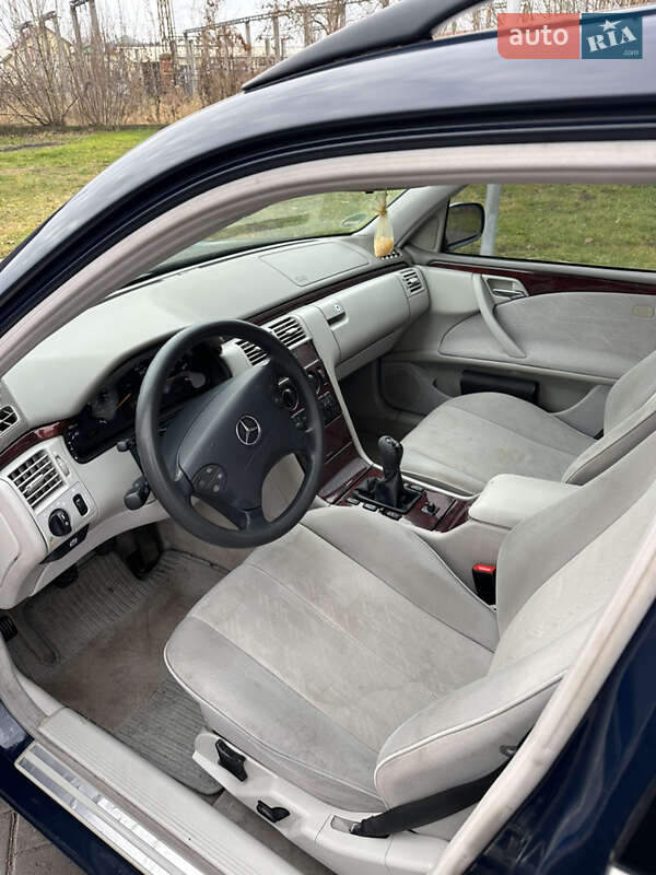 Универсал Mercedes-Benz E-Class 2001 в Нововолынске