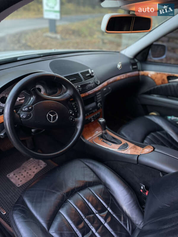 Седан Mercedes-Benz E-Class 2006 в Ильинцах