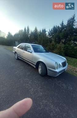 Седан Mercedes-Benz E-Class 2001 в Виноградові