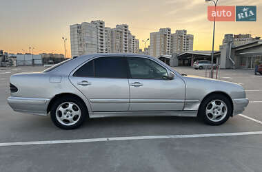 Седан Mercedes-Benz E-Class 2000 в Києві