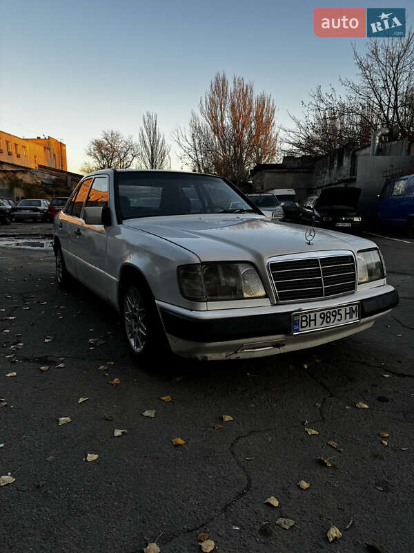 Седан Mercedes-Benz E-Class 1985 в Одессе