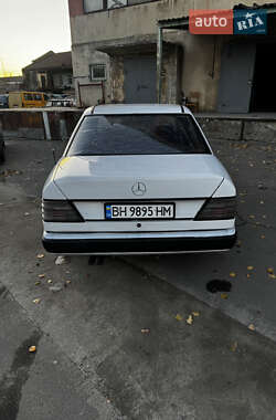 Седан Mercedes-Benz E-Class 1985 в Одессе