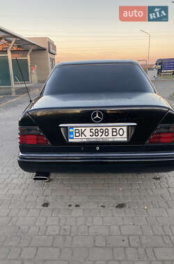 Седан Mercedes-Benz E-Class 1994 в Костополе