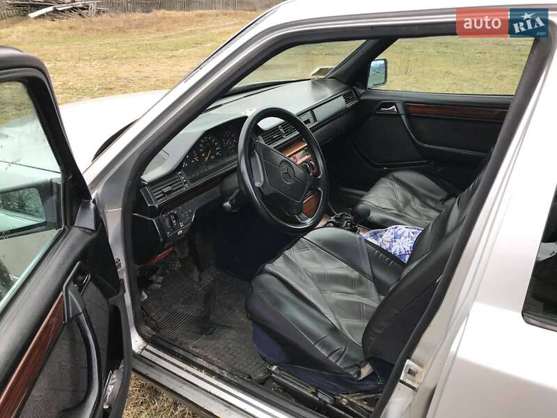 Седан Mercedes-Benz E-Class 1995 в Маневичах
