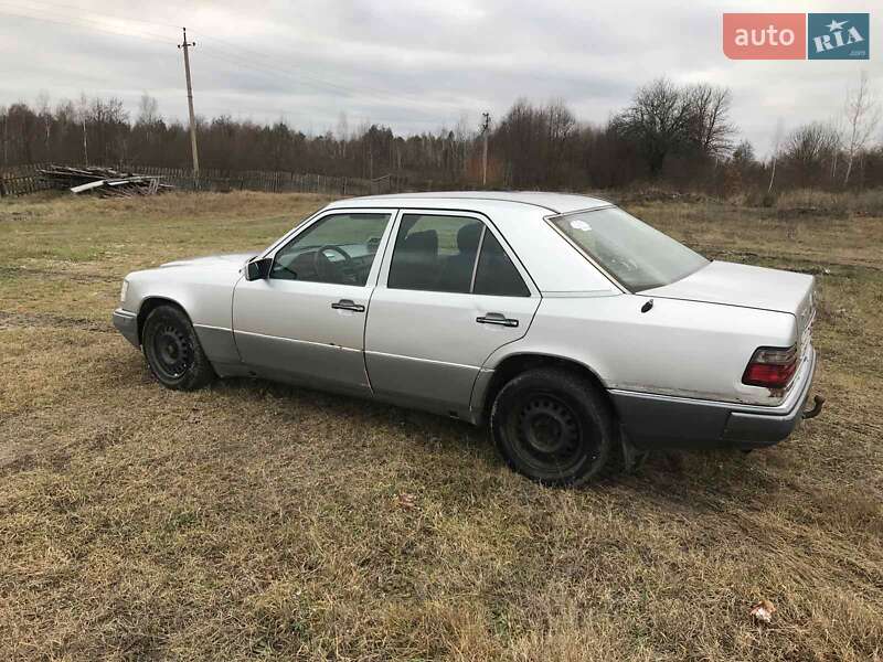Седан Mercedes-Benz E-Class 1995 в Маневичах