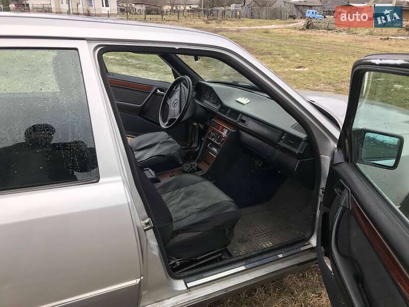Седан Mercedes-Benz E-Class 1995 в Маневичах