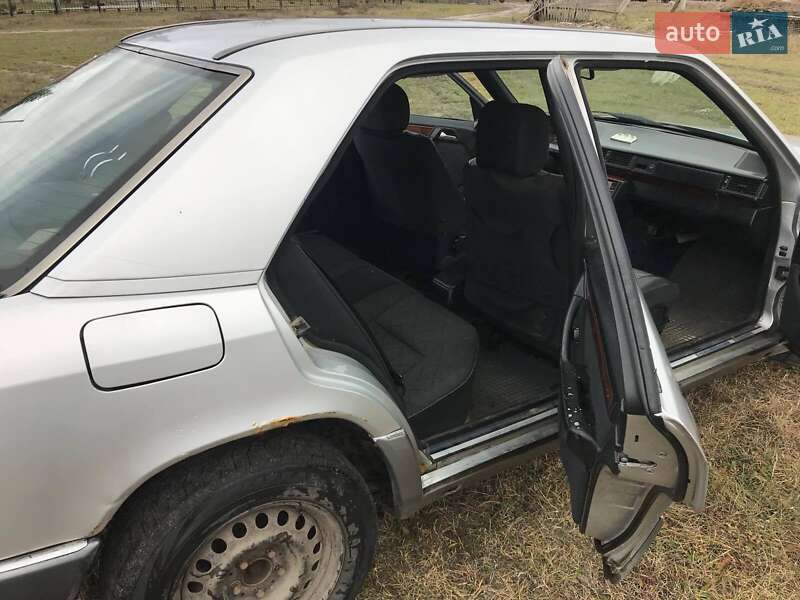 Седан Mercedes-Benz E-Class 1995 в Маневичах