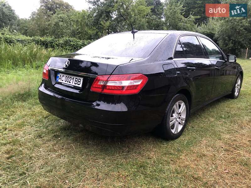 Седан Mercedes-Benz E-Class 2012 в Старій Вижівці