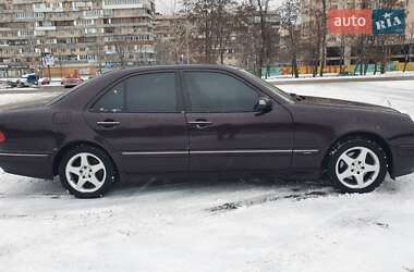 Седан Mercedes-Benz E-Class 2001 в Киеве