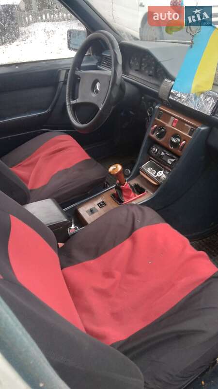 Седан Mercedes-Benz E-Class 1986 в Кропивницькому