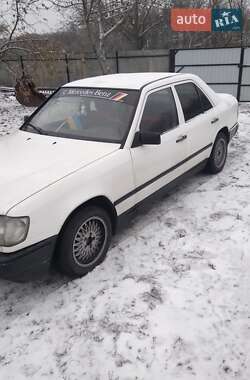 Седан Mercedes-Benz E-Class 1986 в Кропивницькому